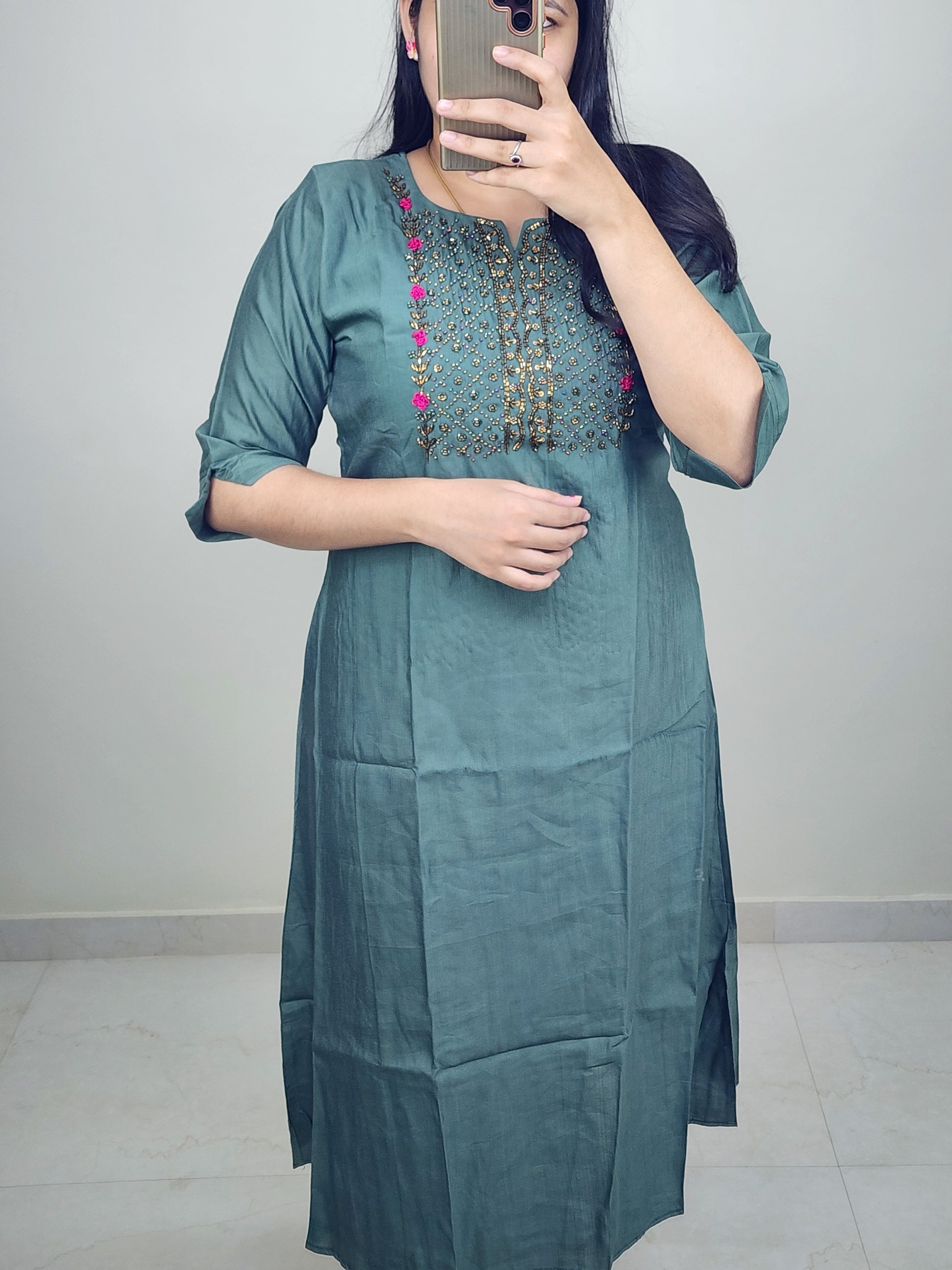 Vichithra silk Handwork-V326